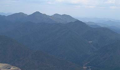 トンガリ山
