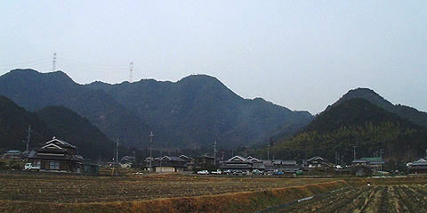 北東から見る高見城山