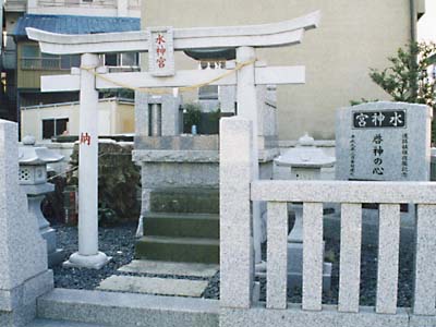 水神宮全景