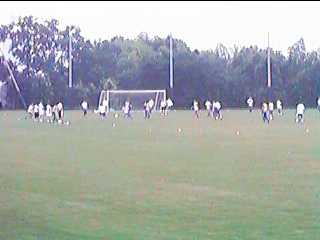 11対11のミニゲーム 左に立っているのが監督以下のコーチ陣