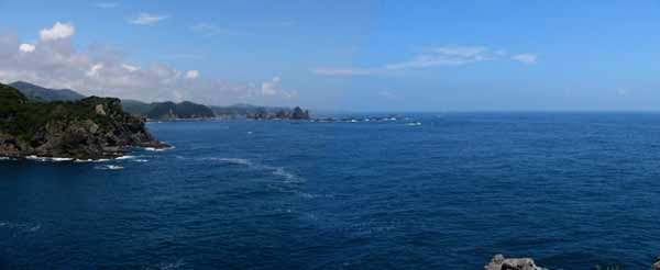 石室神社から東の海