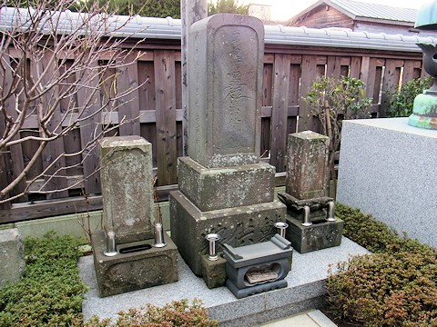 鱗供養