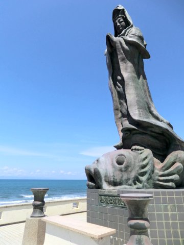 越後七浦観音 見上げる