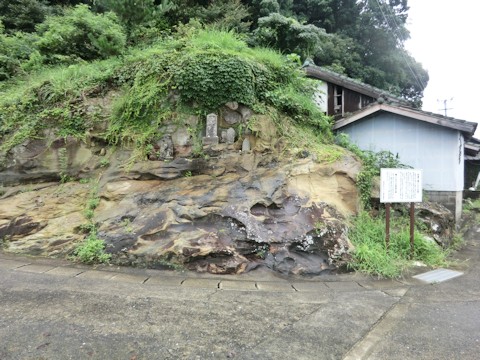 釘島のいるか大明神全体