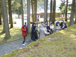 大板山たたら製鉄遺跡で説明