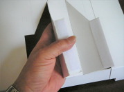 柱の部分を折ってマジックテープを貼り合わせれば支柱の完成