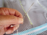 凧糸で縫います