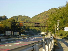 okabe-sakashita427s.jpg^≺