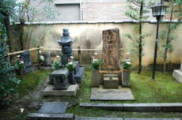義仲寺　芭蕉の墓所